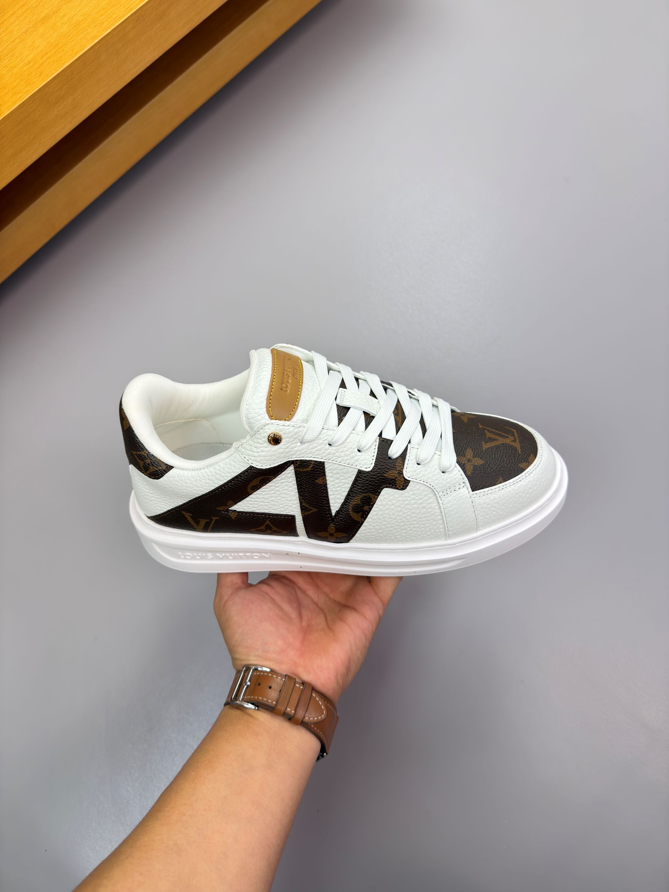 LV high-quality casual white brown sneakers 194600