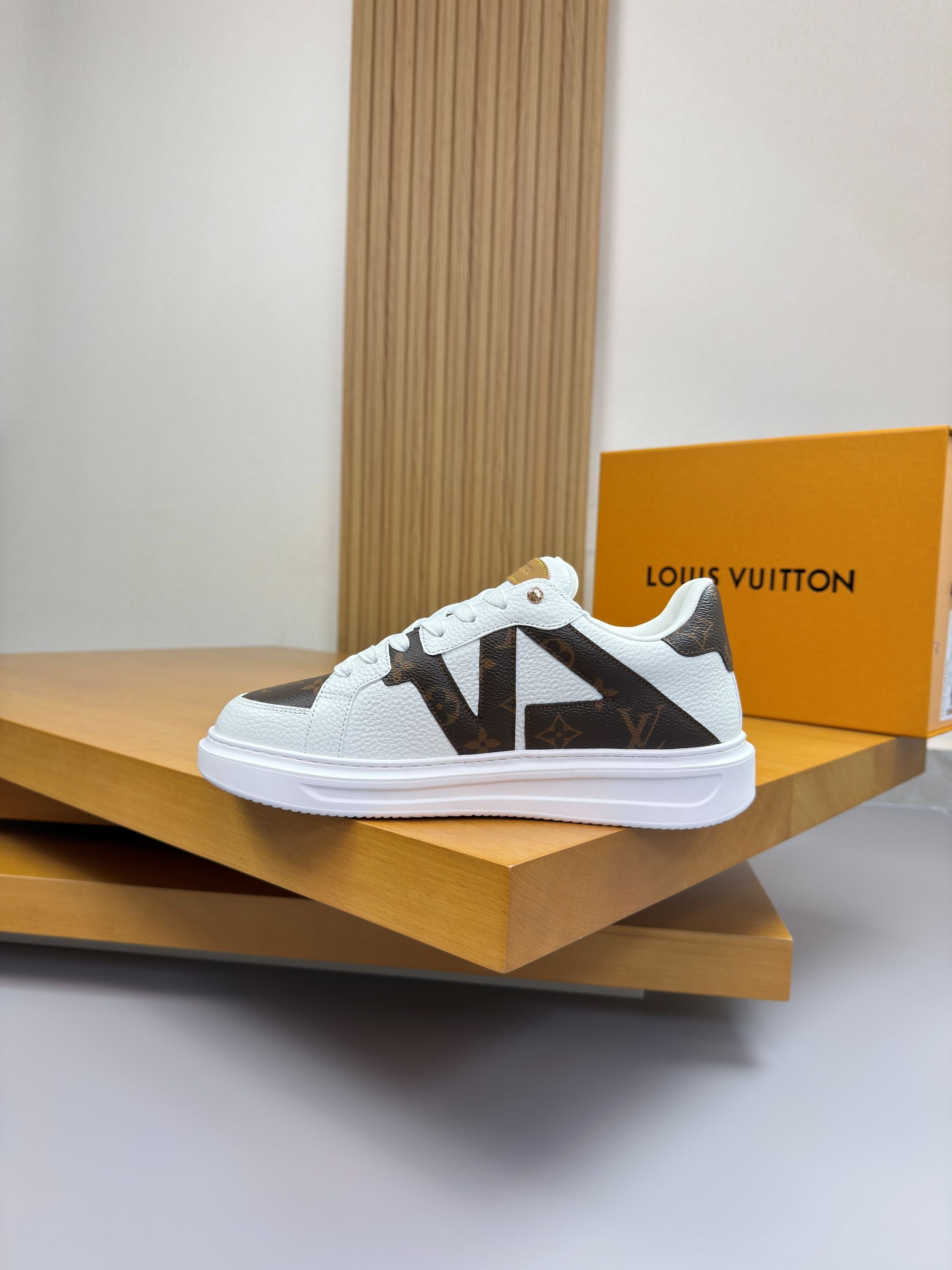 LV high-quality casual white brown sneakers 194600