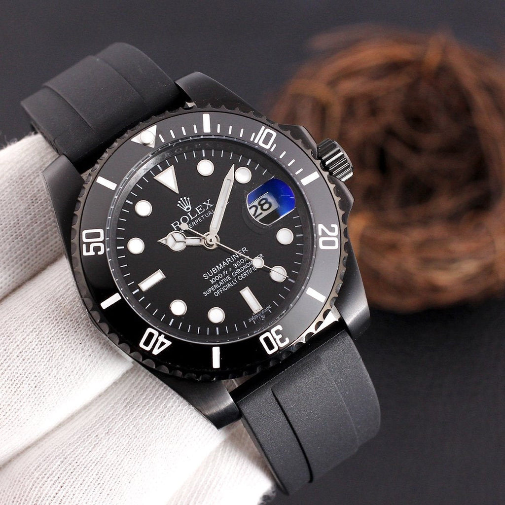 SUBMARINER DATE 40 BLACK CASE RUBBER STRAP