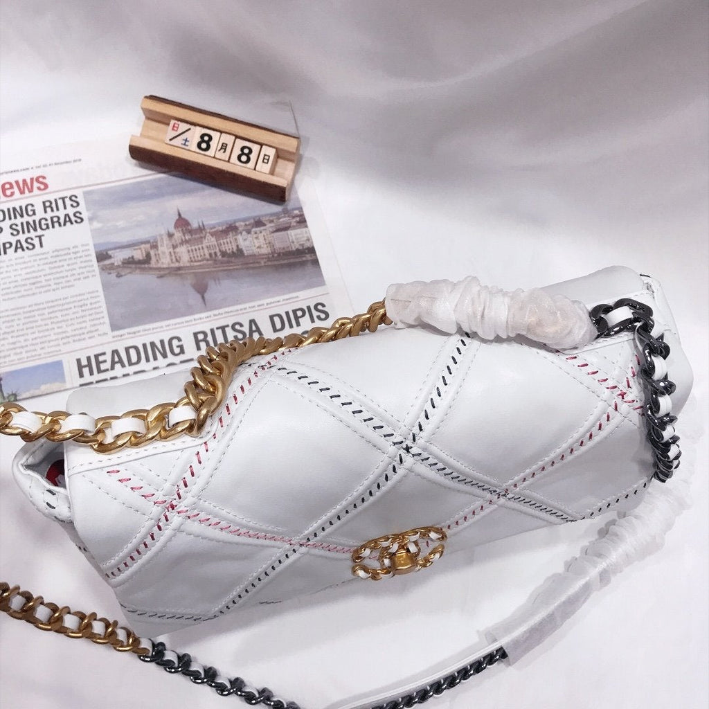 19 FLAP BAG 30CM WHITE QUILTED