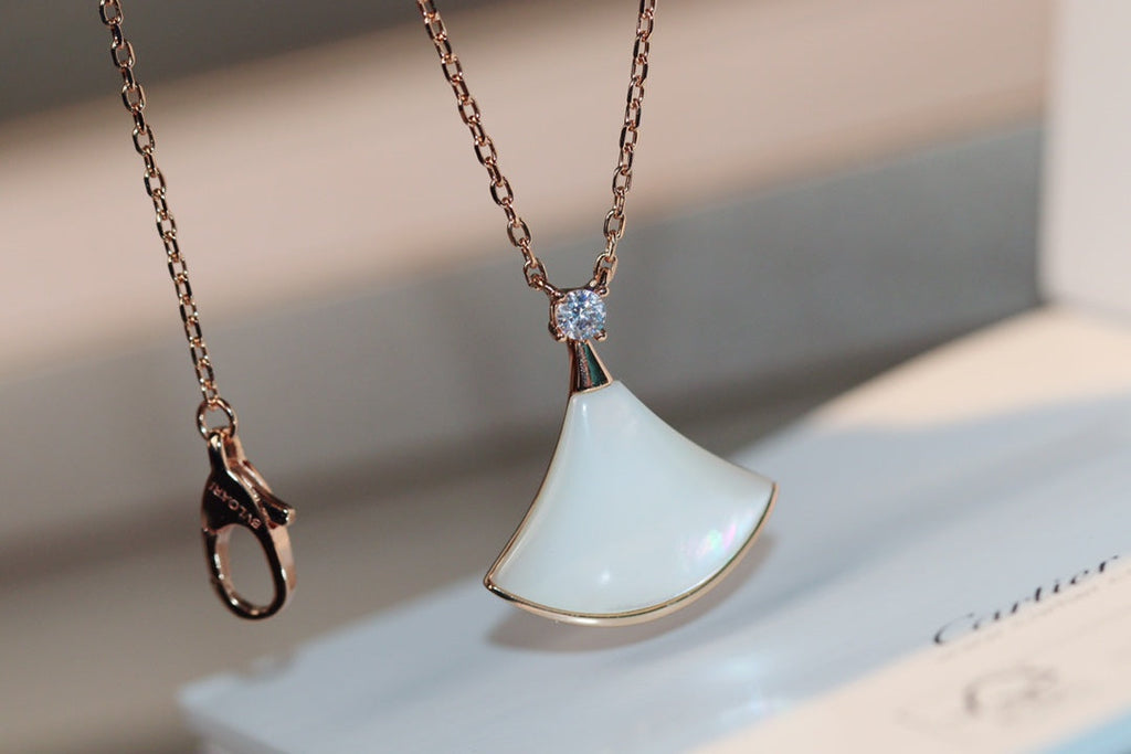DREAM NECKLACE WHITE MOP PINK GOLD 1 DIAMOND