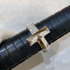 T WIRE MEDIUM DIAMOND RING