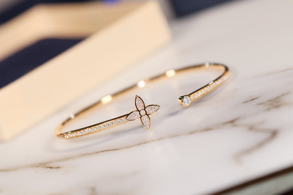 LV IDYLLE GOLD OPEN BRACELET DIAMOND PAVED