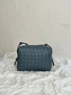 BV LOOP SMALL 23CM GREY CALFSKIN