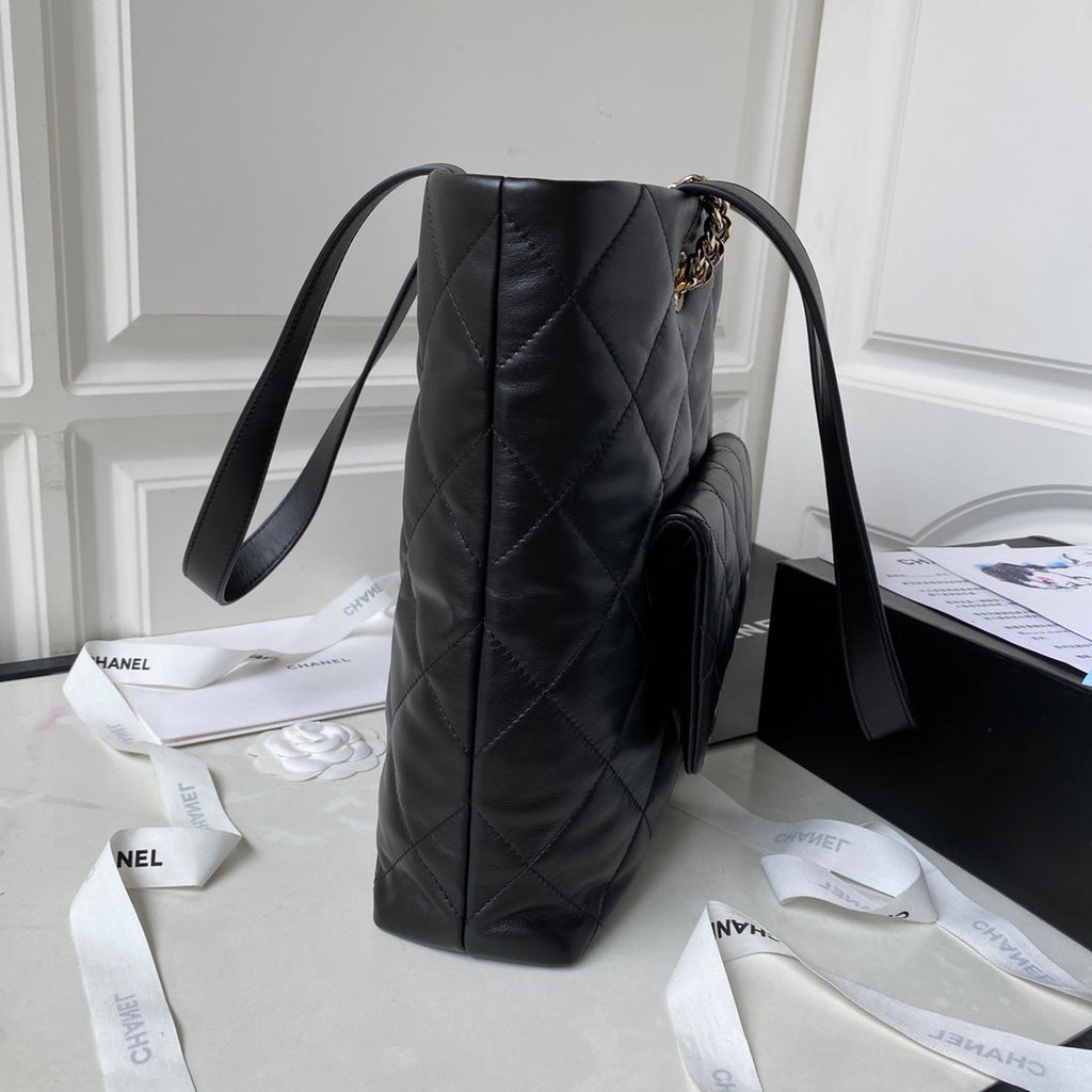 CC 19 TOTE 33CM BLACK LAMBSKIN GOLD HARDWARE