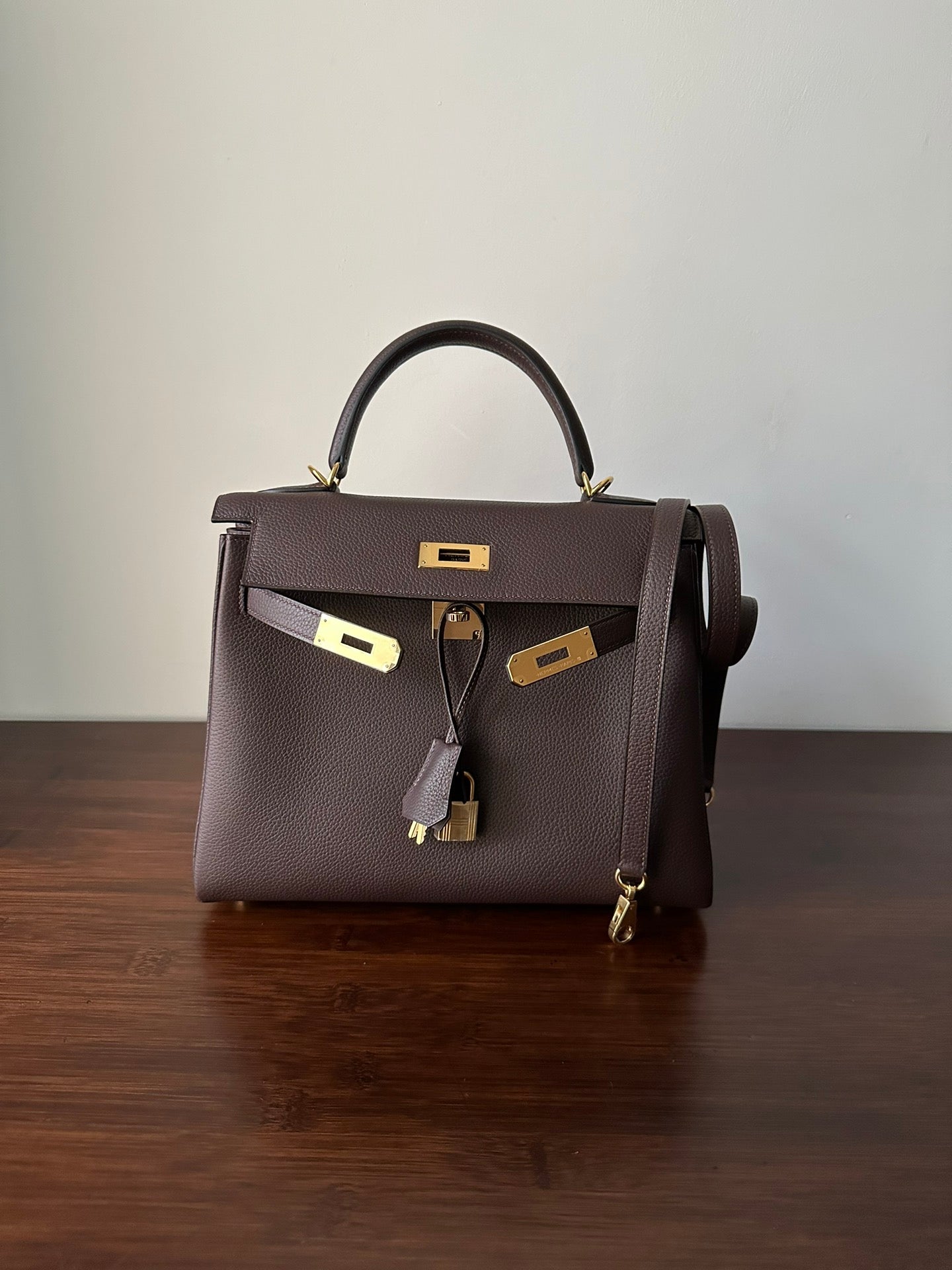 HM KELLY 28CM CHOCOLATE TOGO GOLD HARDWARE