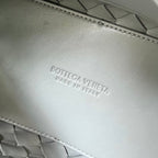 BV SMALL ANDIAMO 25CM GREY LAMBSKIN