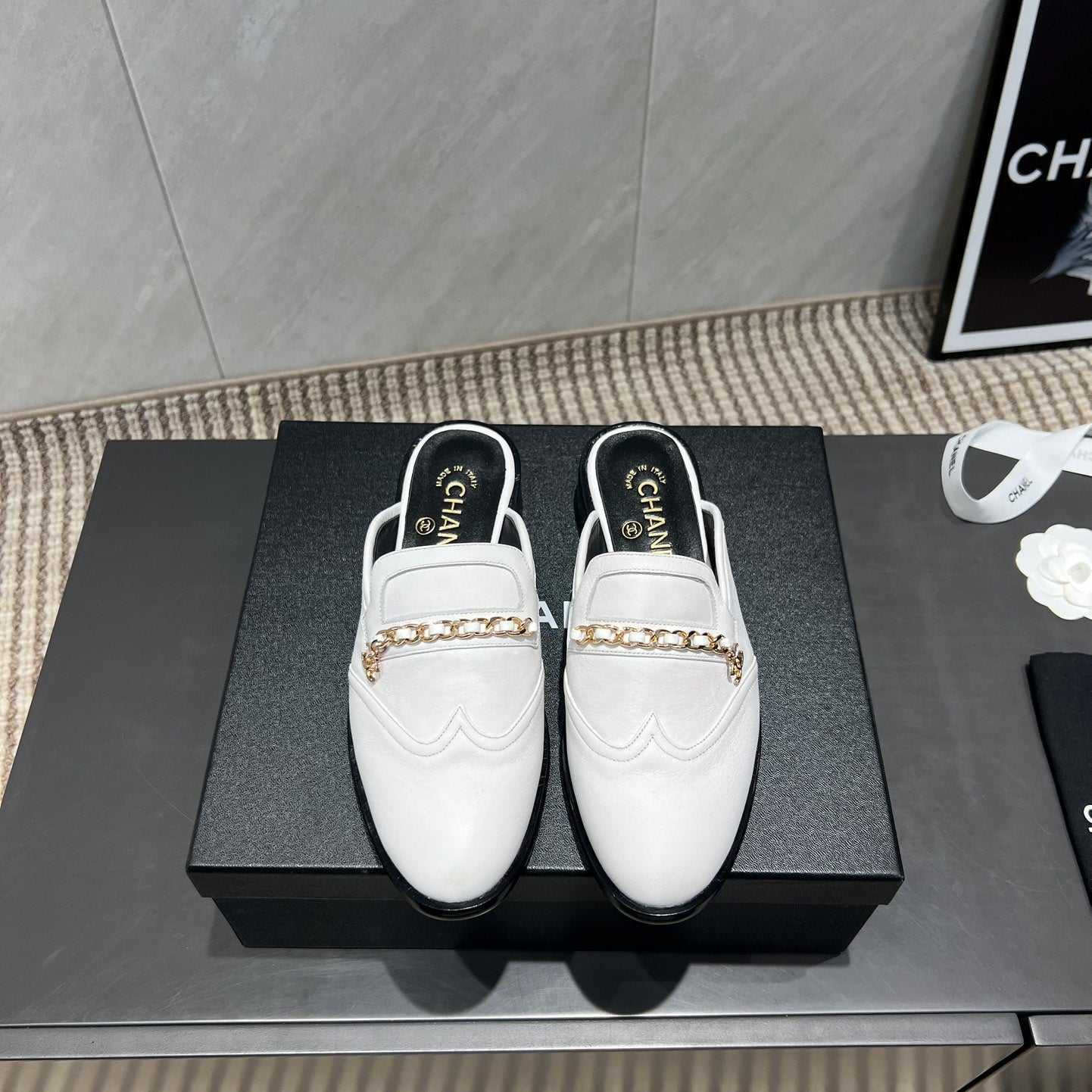 CC 25S Round Toe Chain Loafer Half Slippers in White Cowhide 442535