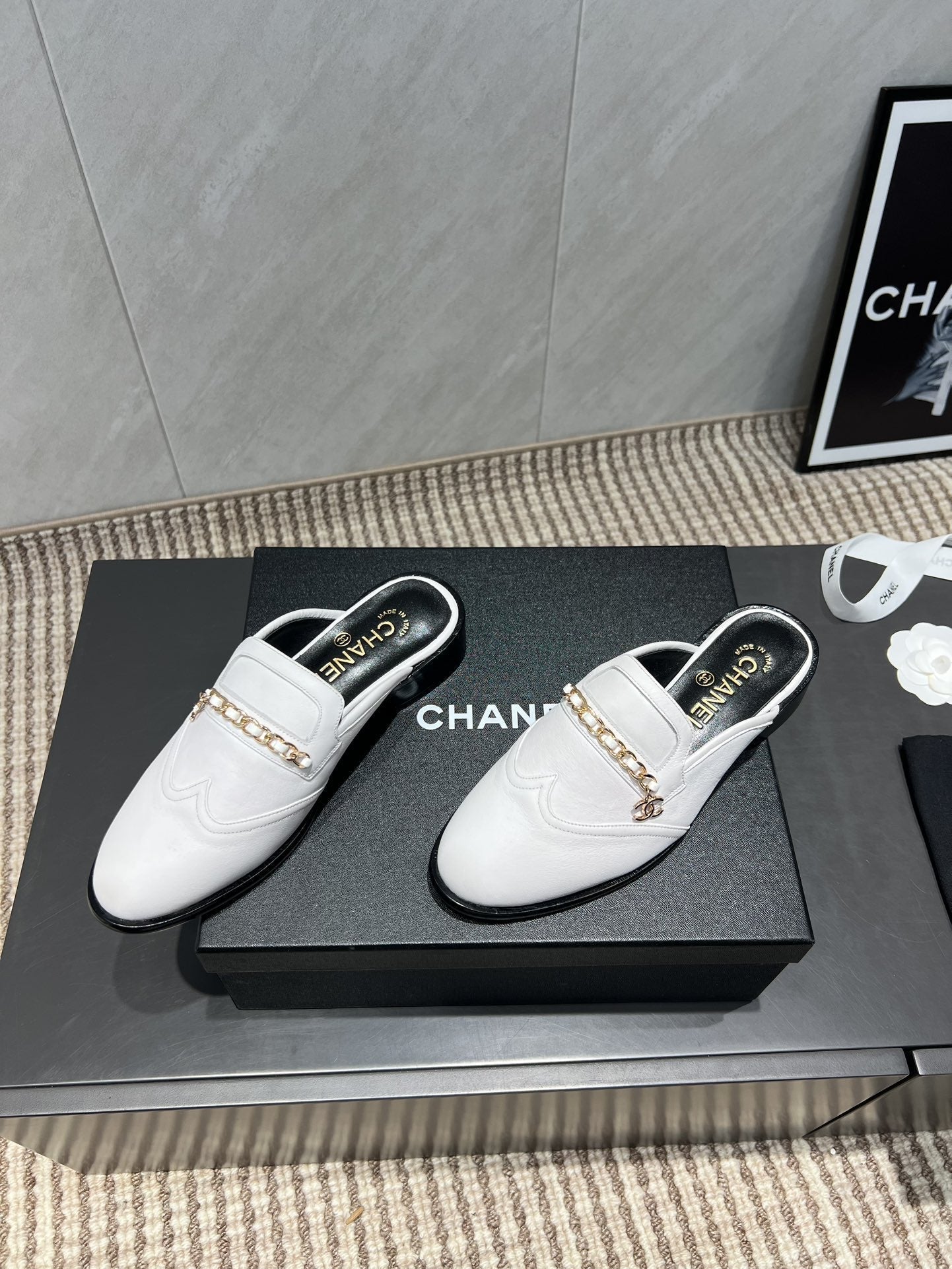 CC 25S Round Toe Chain Loafer Half Slippers in White Cowhide 442535