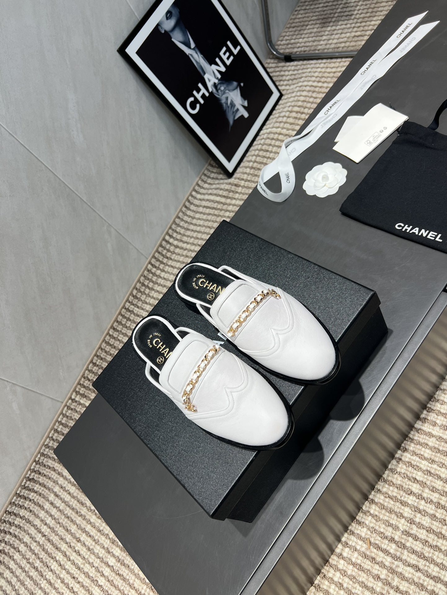 CC 25S Round Toe Chain Loafer Half Slippers in White Cowhide 442535