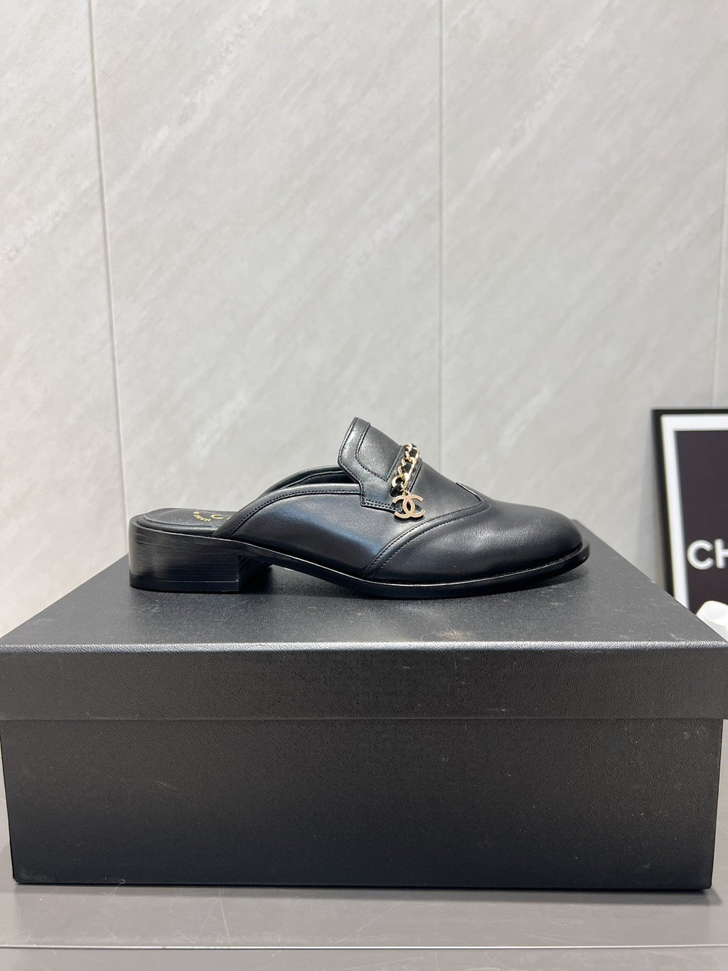 CC 25S Round Toe Chain Loafer Half Slippers in Black Cowhide 442534