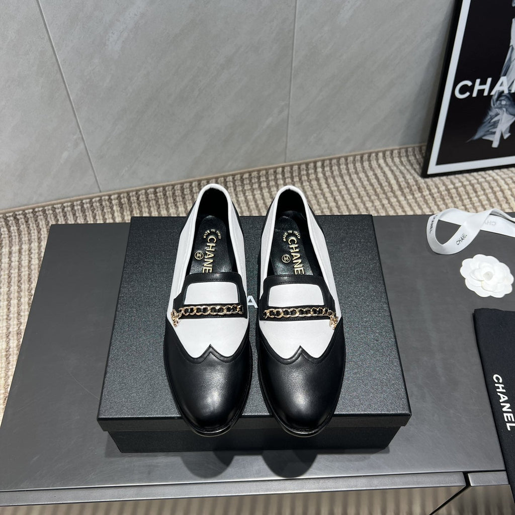 CC 25S Round Toe Chain Loafers in Black and White Cowhide 442533