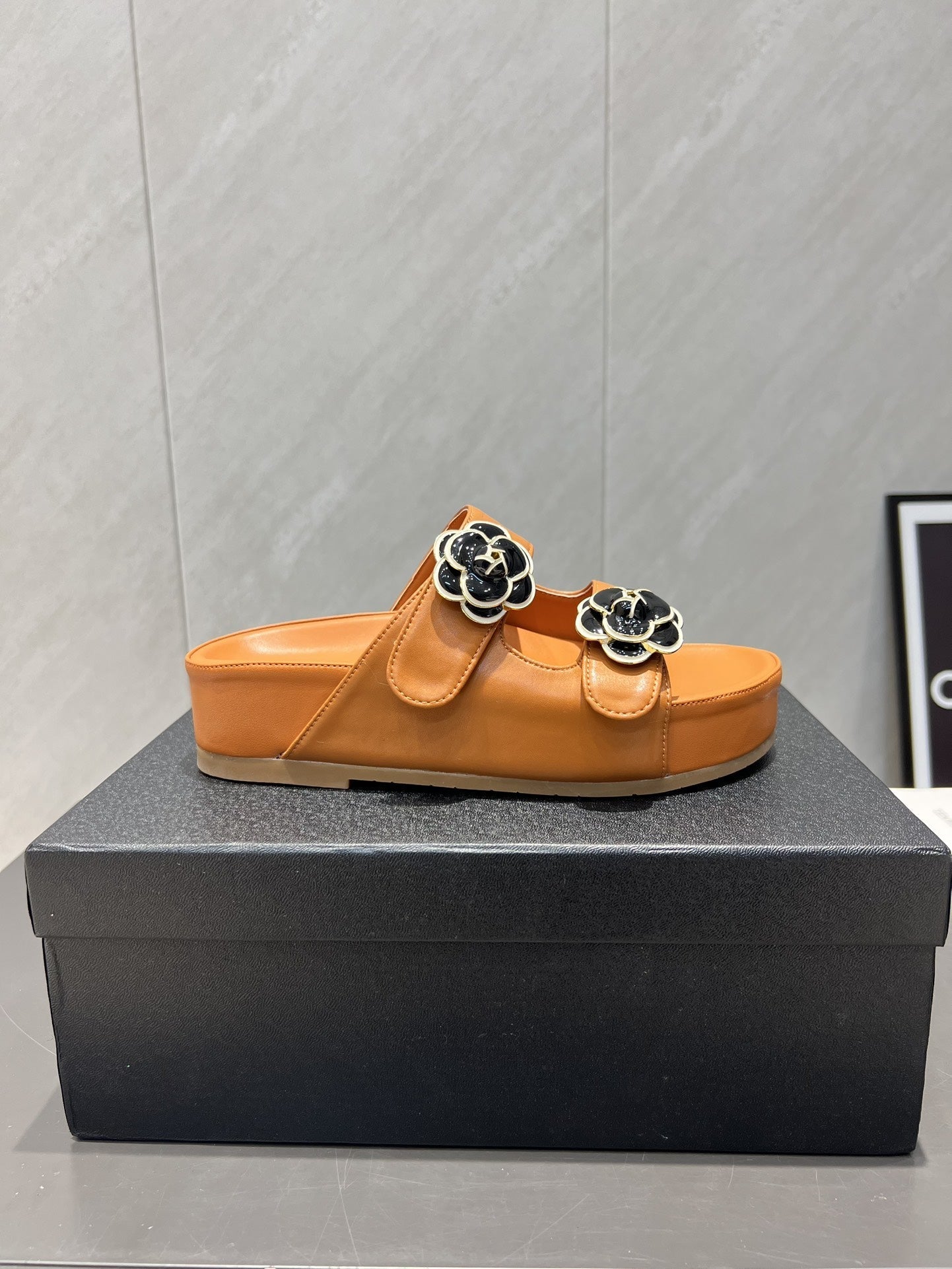 CC 25SS Flower Buckle Platform Beach Slides in Tan Cowhide