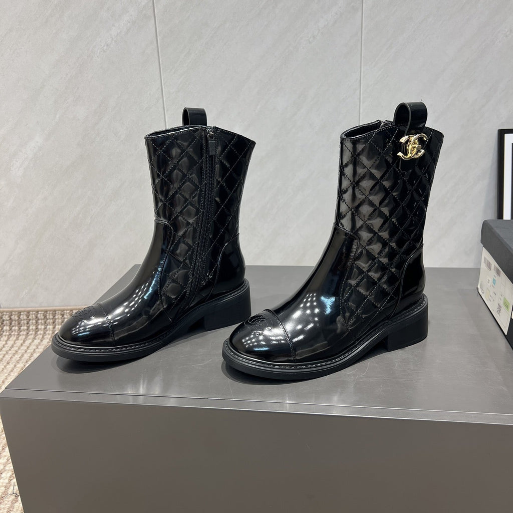 CC 25S Round-Toe Zippered Ankle Boots in Black Glossy Cowhide and Embroidered Latticework 442502