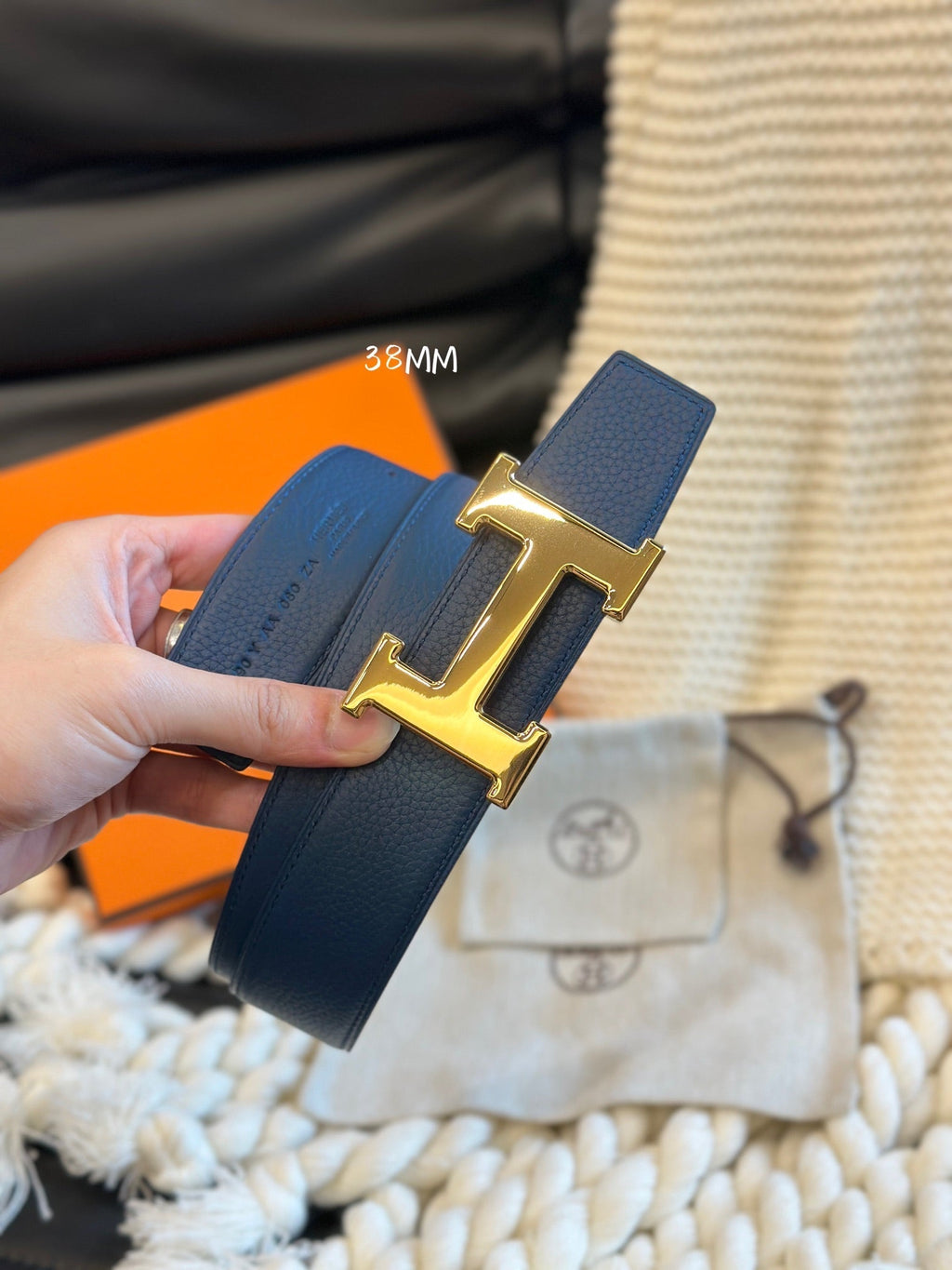 H 5382 BELT 38MM GOLD BUCKLE & REVERSIBLE BLUE AND BLACK LEATHER