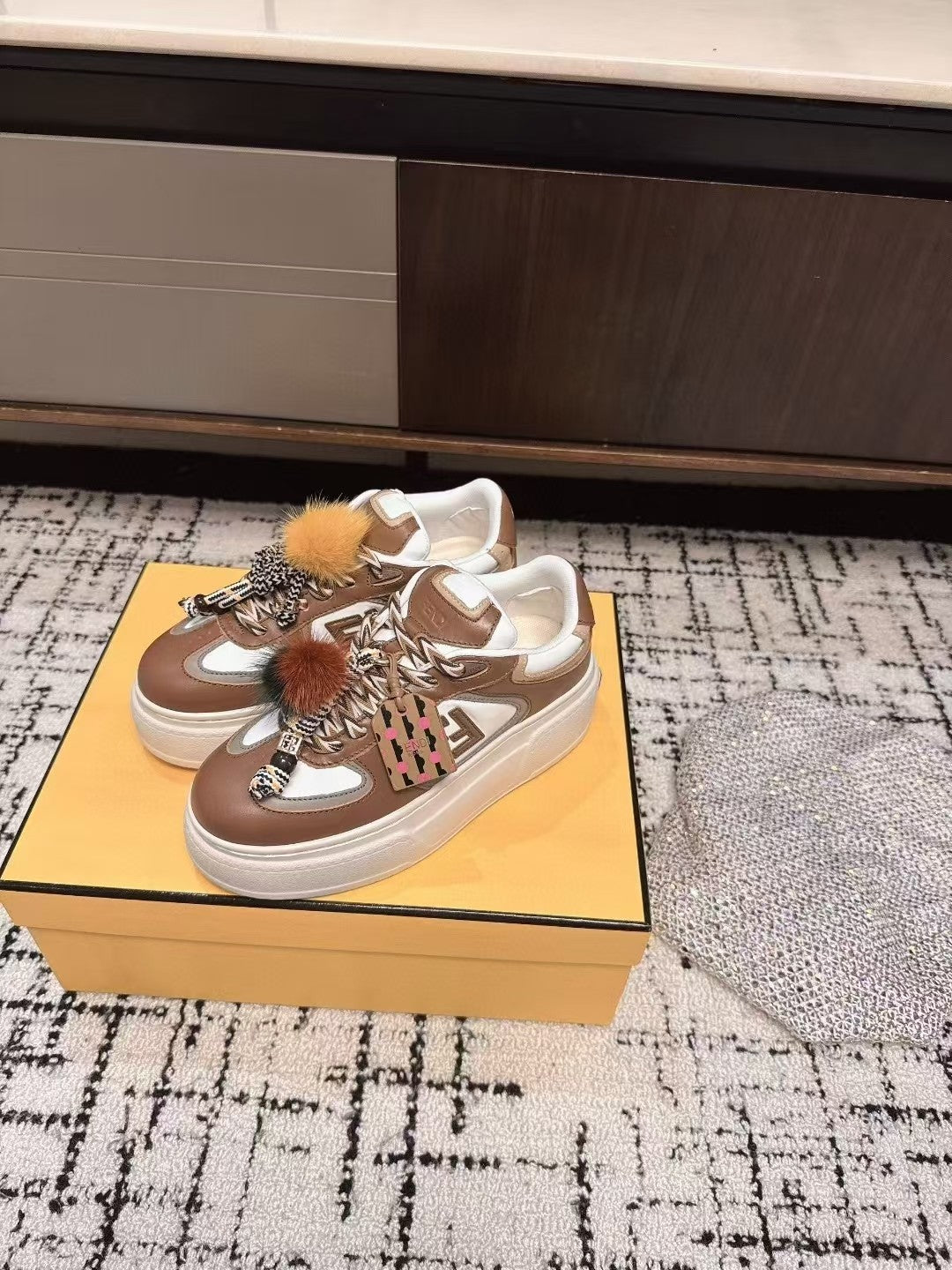 Fendi 25ss Thick-Sole Match Sneakers Coffee Brown Cowhide 470467