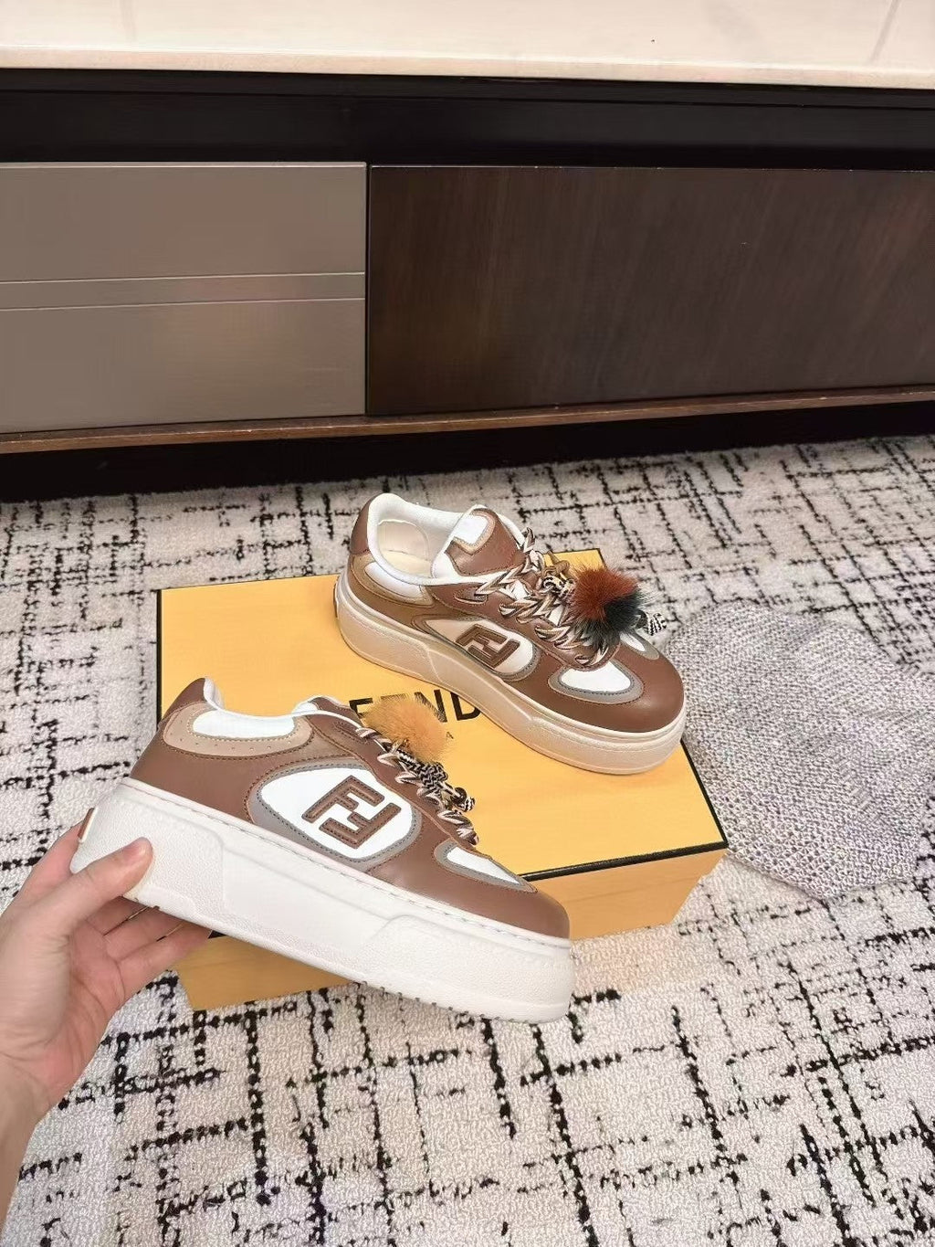 Fendi 25ss Thick-Sole Match Sneakers Coffee Brown Cowhide 470467