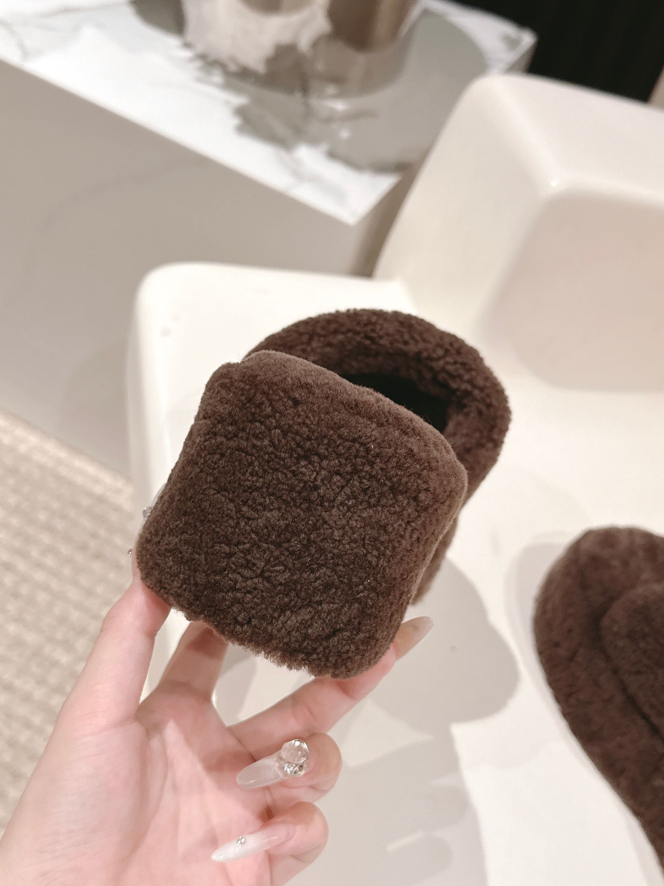 Fendi F013 2025ss Fluffy Slippers Chocolate Brown Lambswool 467199