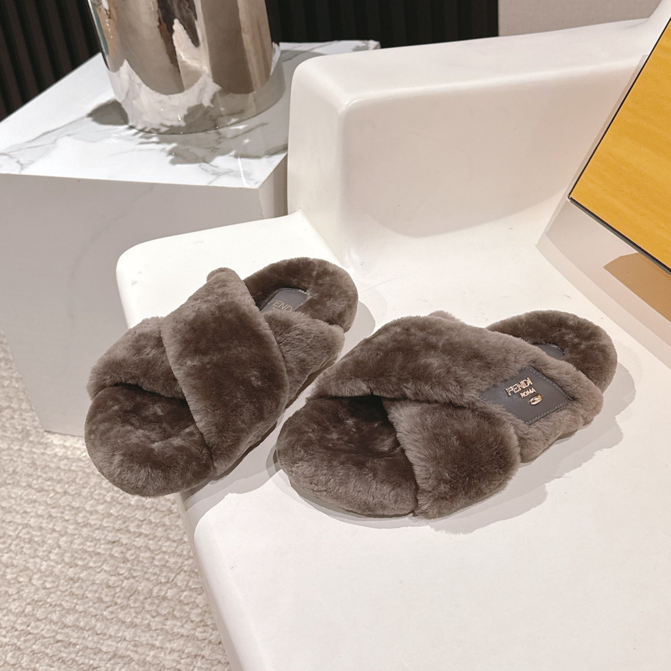 Fendi F013 2025ss Fluffy Slippers Brown Lambswool 467195