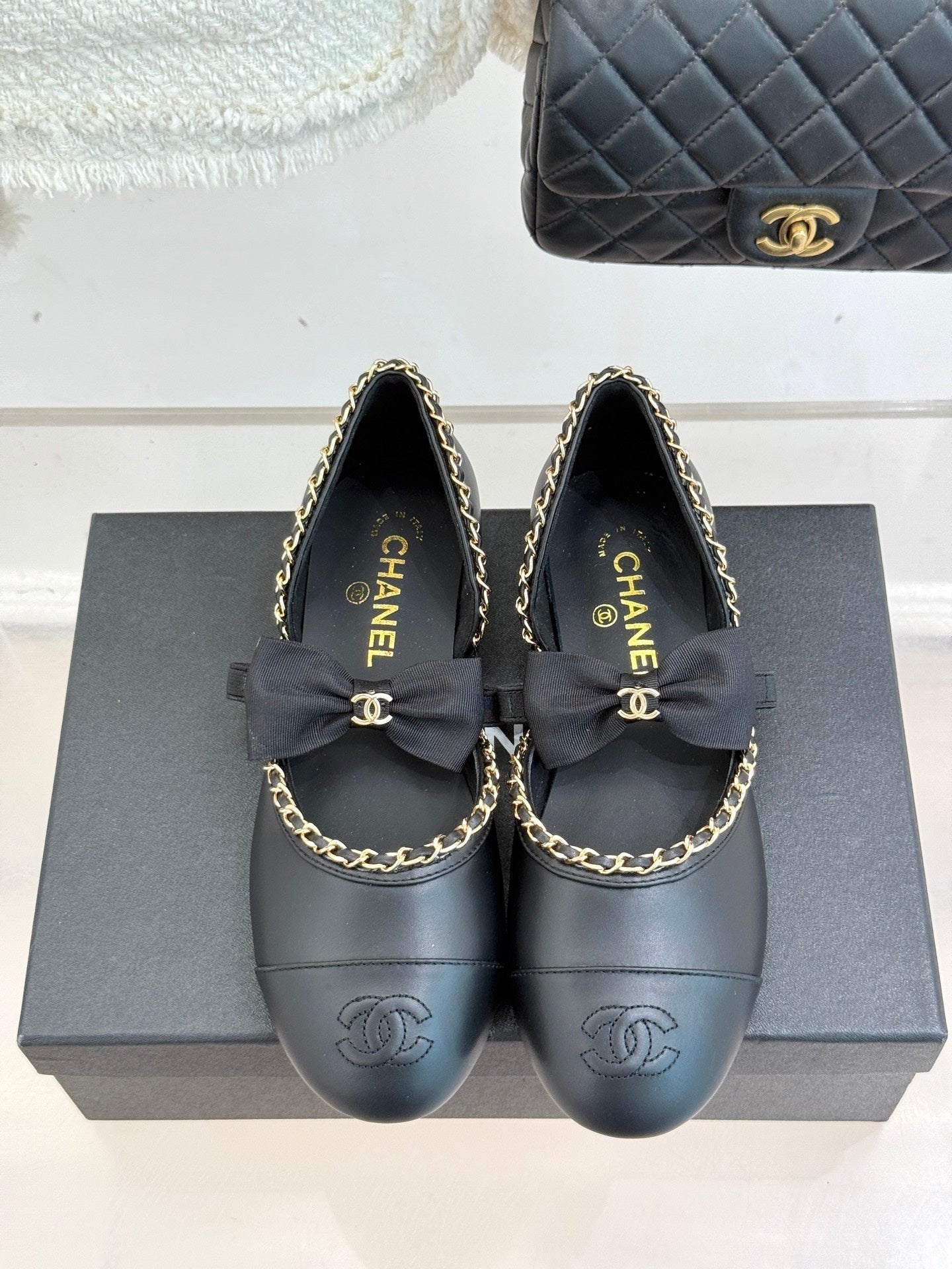 CC 25P Hollow Chain Bow Mary Janes Black Cowhide 473299