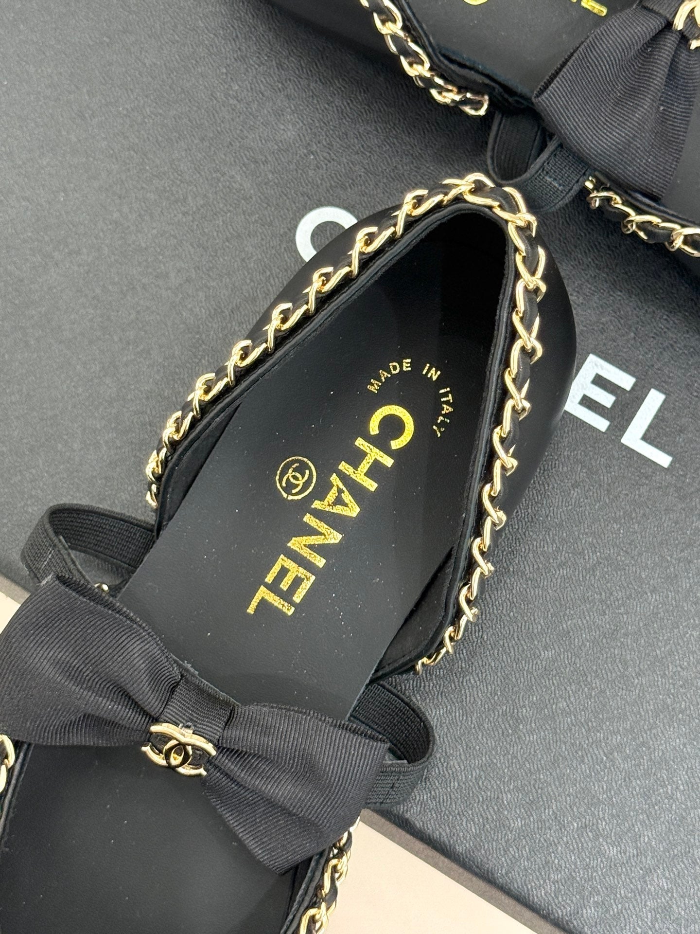 CC 25P Hollow Chain Bow Mary Janes Black Cowhide 473299