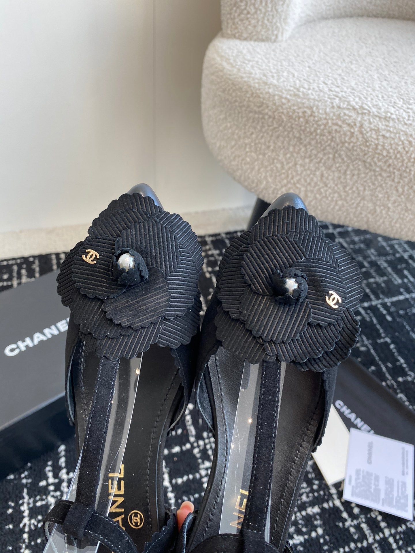 CC 25C Camellia Mid-Back Sandals Black Suede With Flower 473436