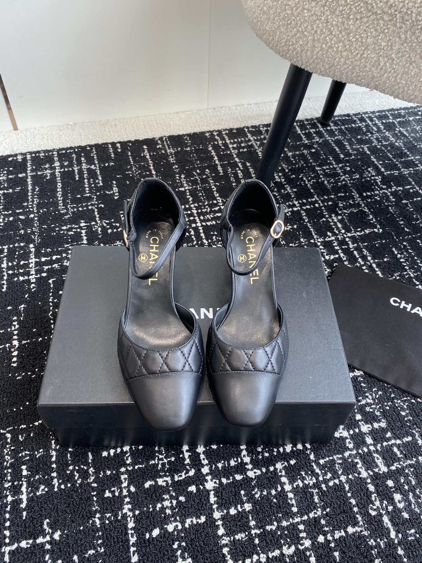 CC 25SS Diamond-Patterned Block-Heeled Mary Janes Black Sheepskin 473433