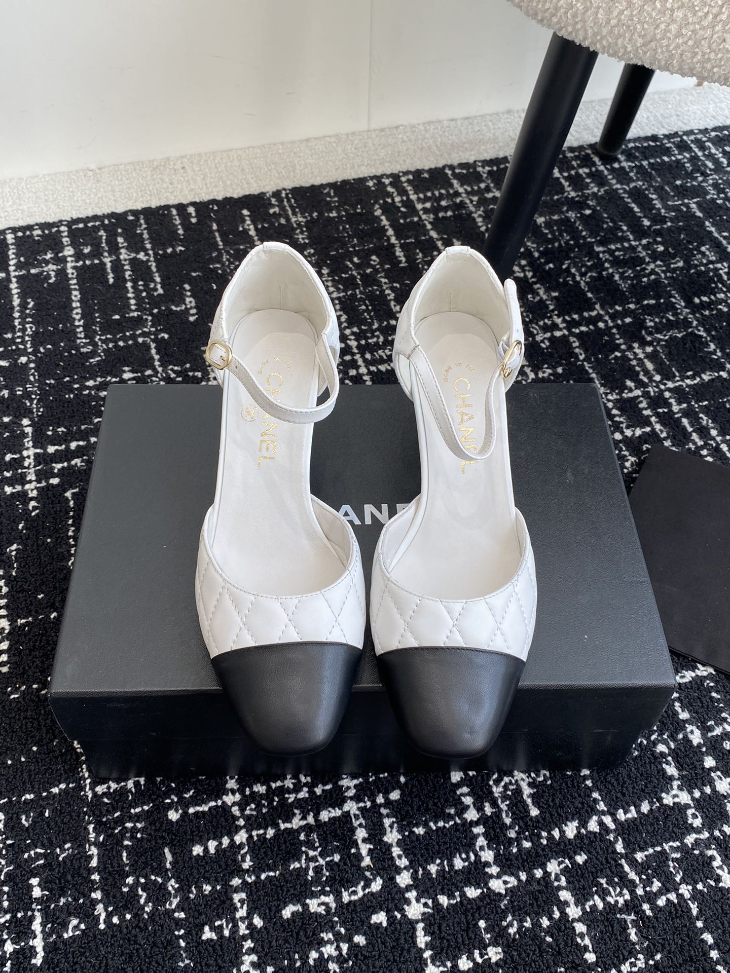 CC 25SS Diamond-Patterned Block-Heeled Mary Janes White Sheepskin 473432
