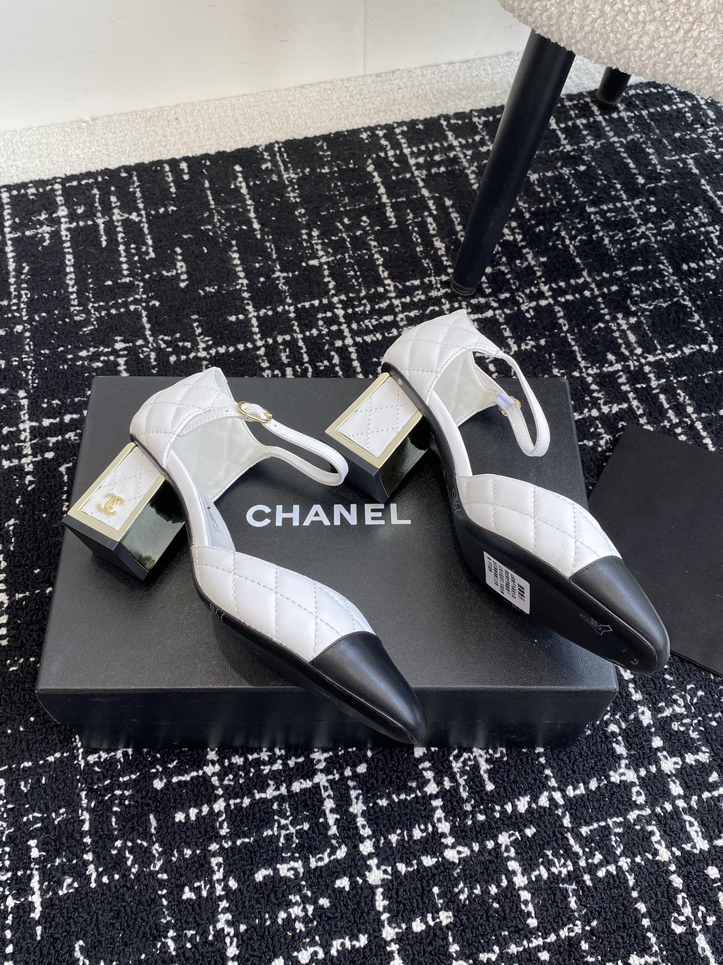 CC 25SS Diamond-Patterned Block-Heeled Mary Janes White Sheepskin 473432