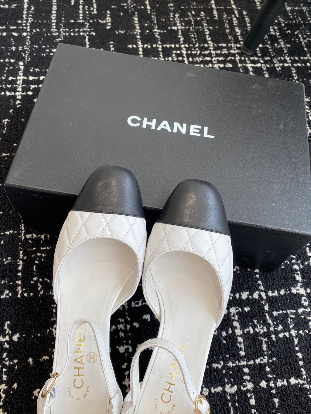 CC 25SS Diamond-Patterned Block-Heeled Mary Janes White Sheepskin 473432