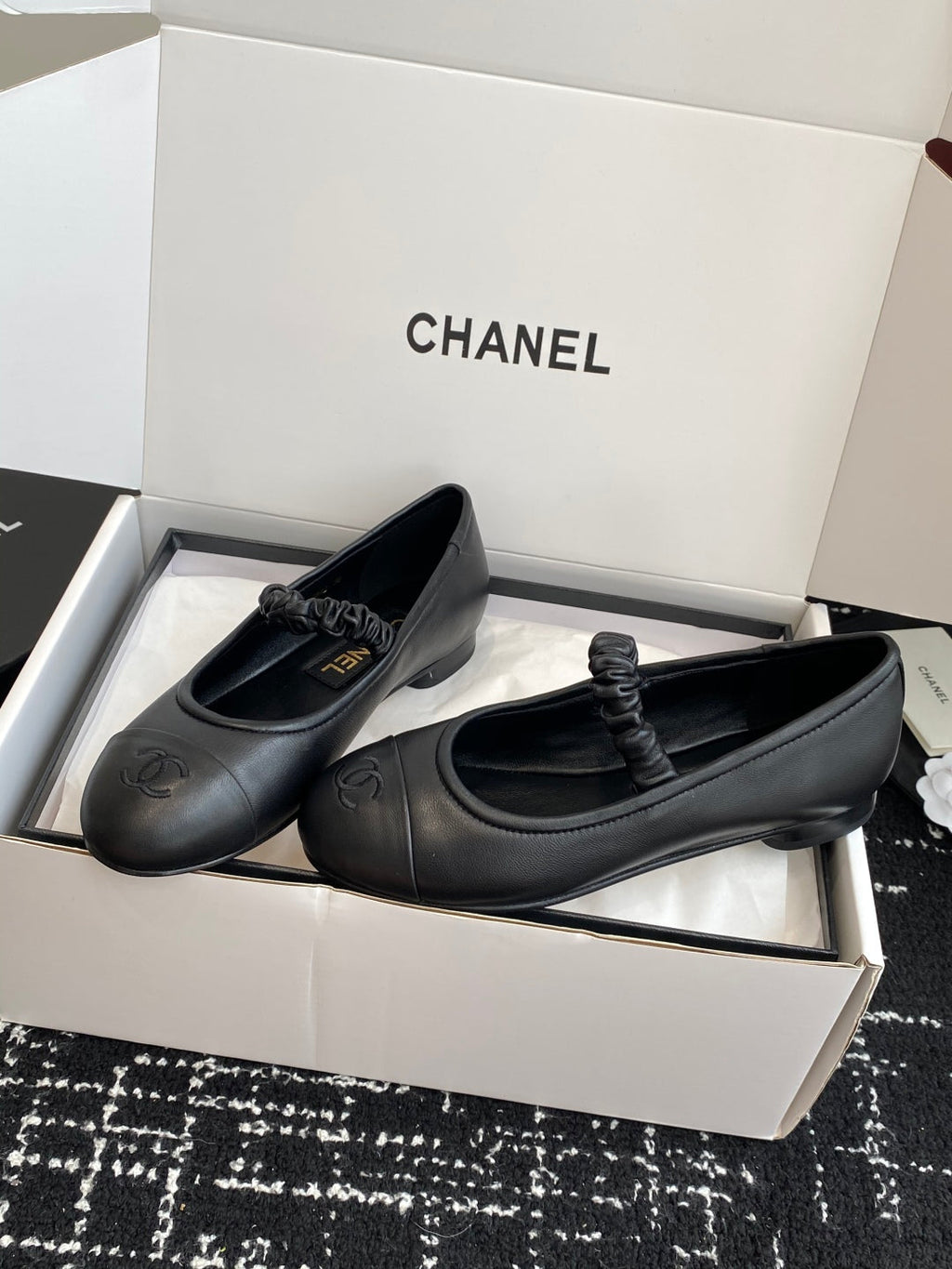 CC 25SS Embroidered Double C logo Mary Janes Black Sheepskin 473427