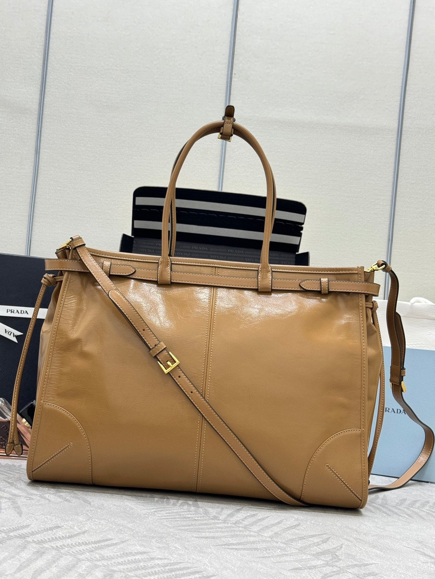 Pra Lux Soft Waxed Leather 1BA439 Extra Large 42cm Handbag Caramel 267485