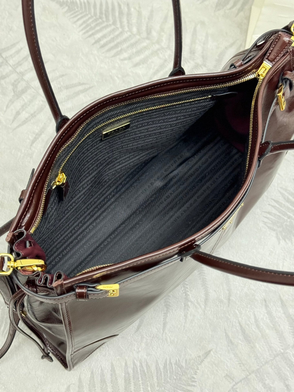 Pra Lux Soft Waxed Leather 1BA439 Extra Large 42cm Handbag Burgundy 267459