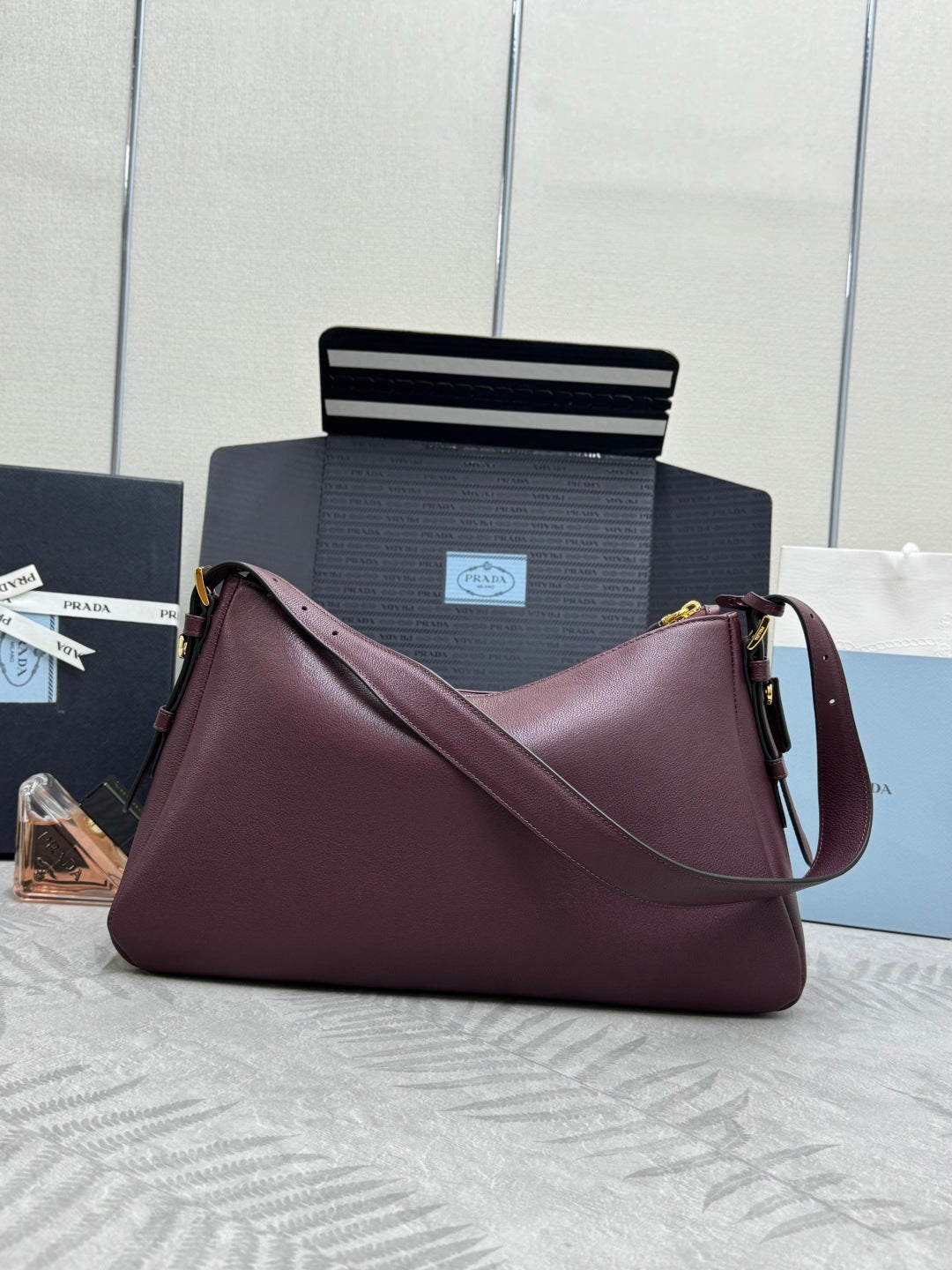 Pra Aimee Underarm Hobo Bag 39cm Burgundy Cowhide 267275