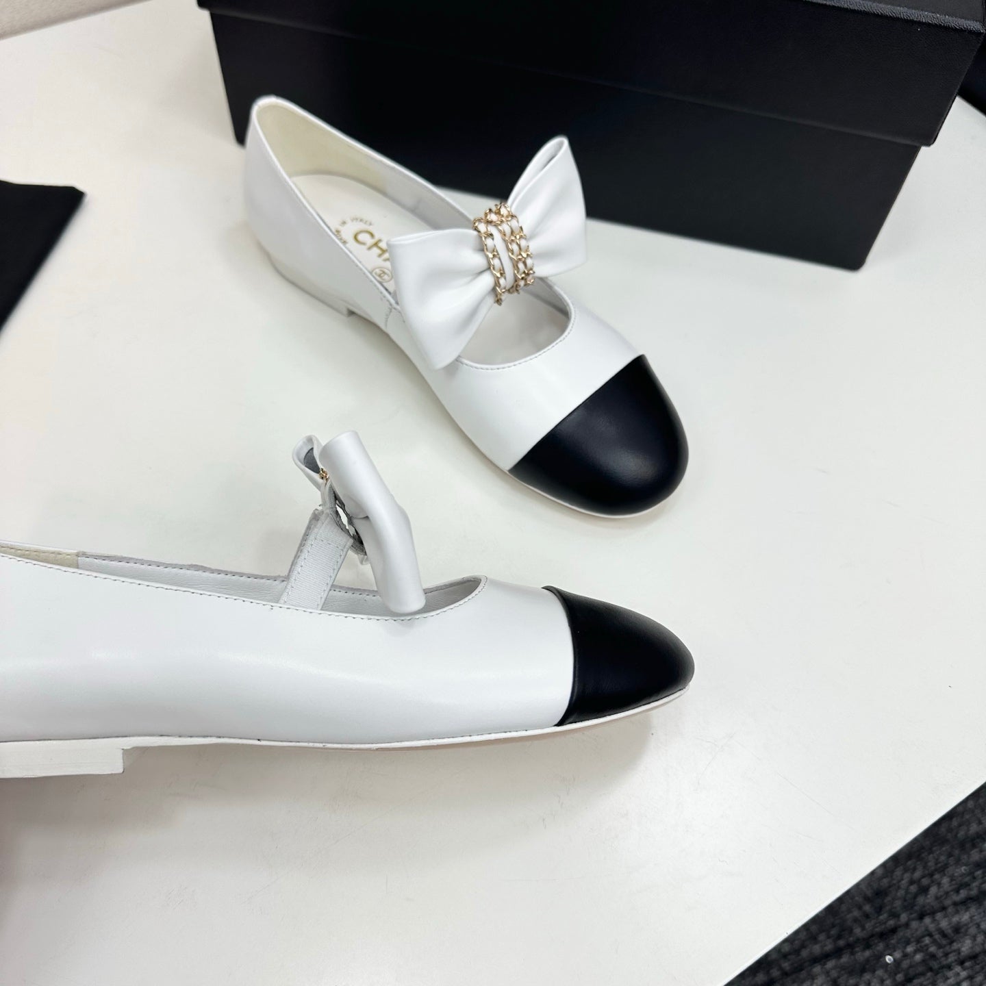 CC 25SS Chain Bow Mary Jane White Cowhide 490145