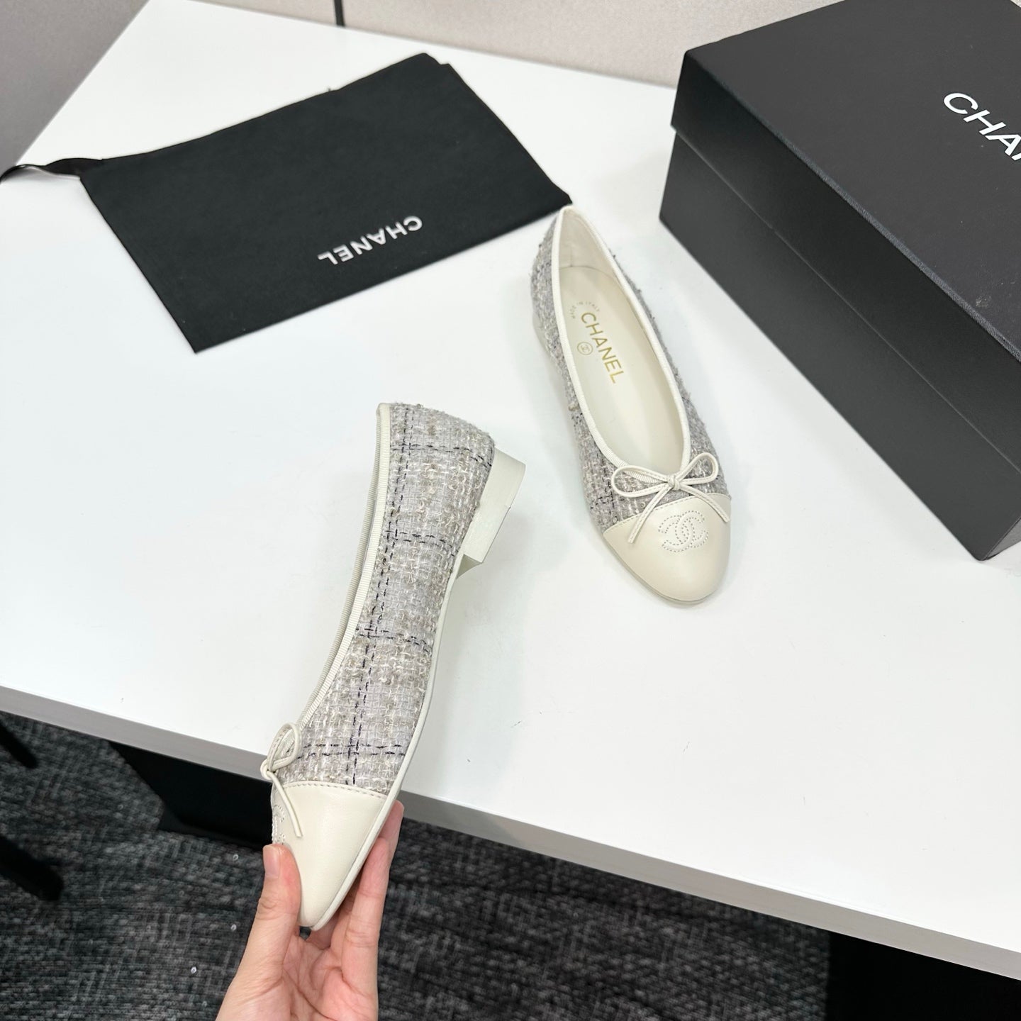 CC 25SS Classic Ballet Flat White Tweed Cowhide 490184