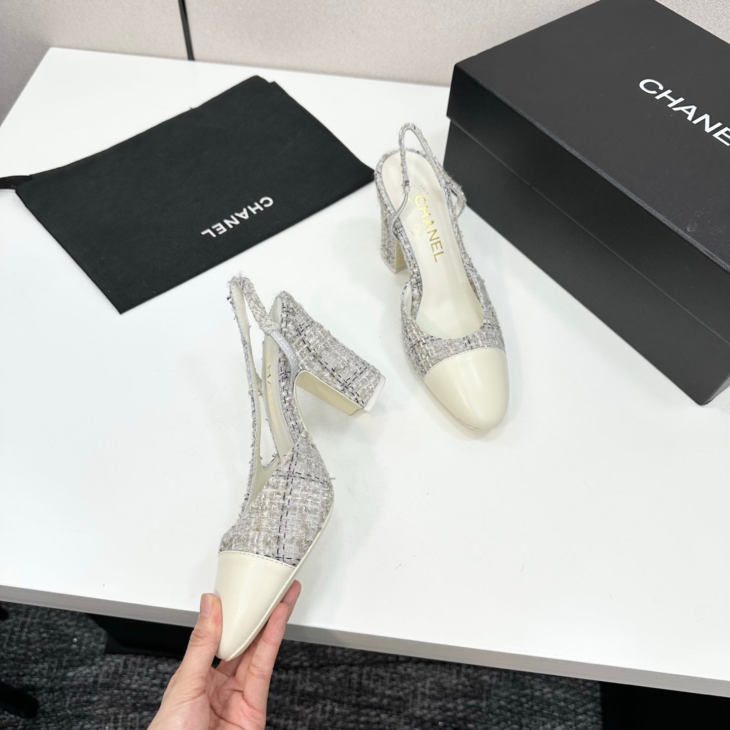 CC 25SS Classic Slingbacks 10cm High Heel White Tweed Cowhide 490183