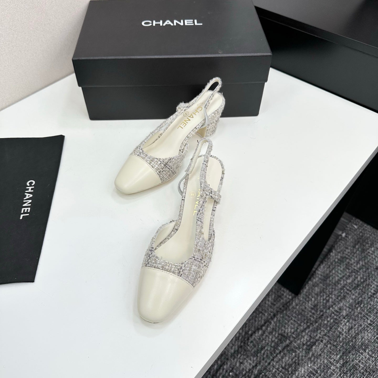 CC 25SS Classic Slingbacks 6cm High Heel White Tweed Cowhide 490182