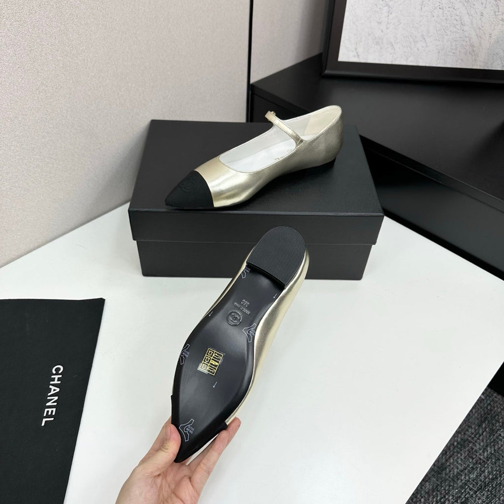 CC 25SS Pointed-Toe Mary Janes Light Metal Gold Cowhide 490139