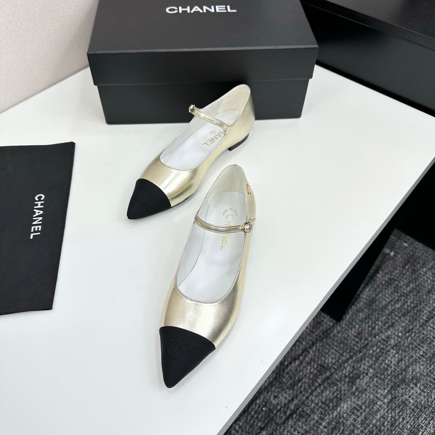 CC 25SS Pointed-Toe Mary Janes Light Metal Gold Cowhide 490139