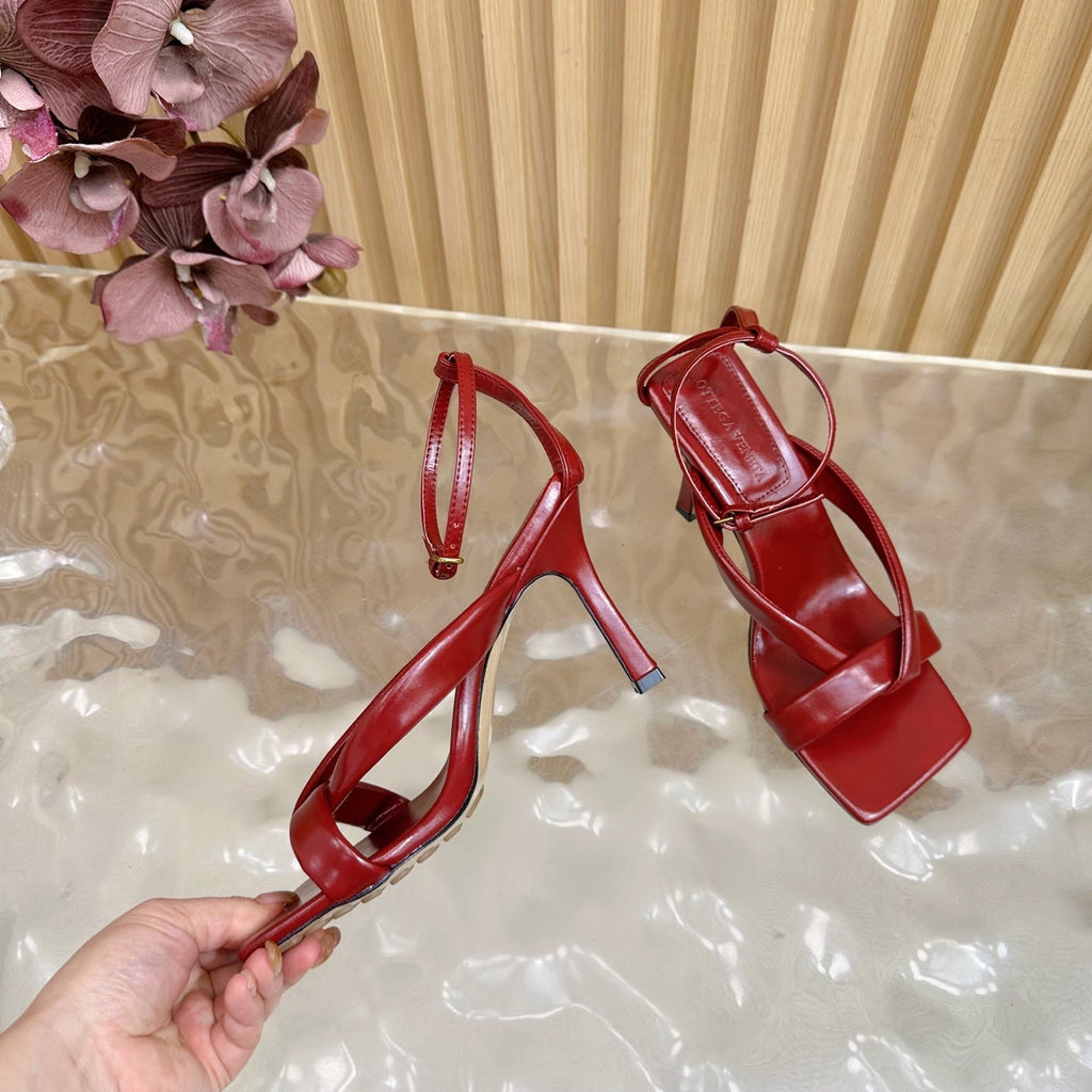 BV 25SS Flat-Soled High-Heeled Ankle Strap Sandals Red Shiny Calfskin