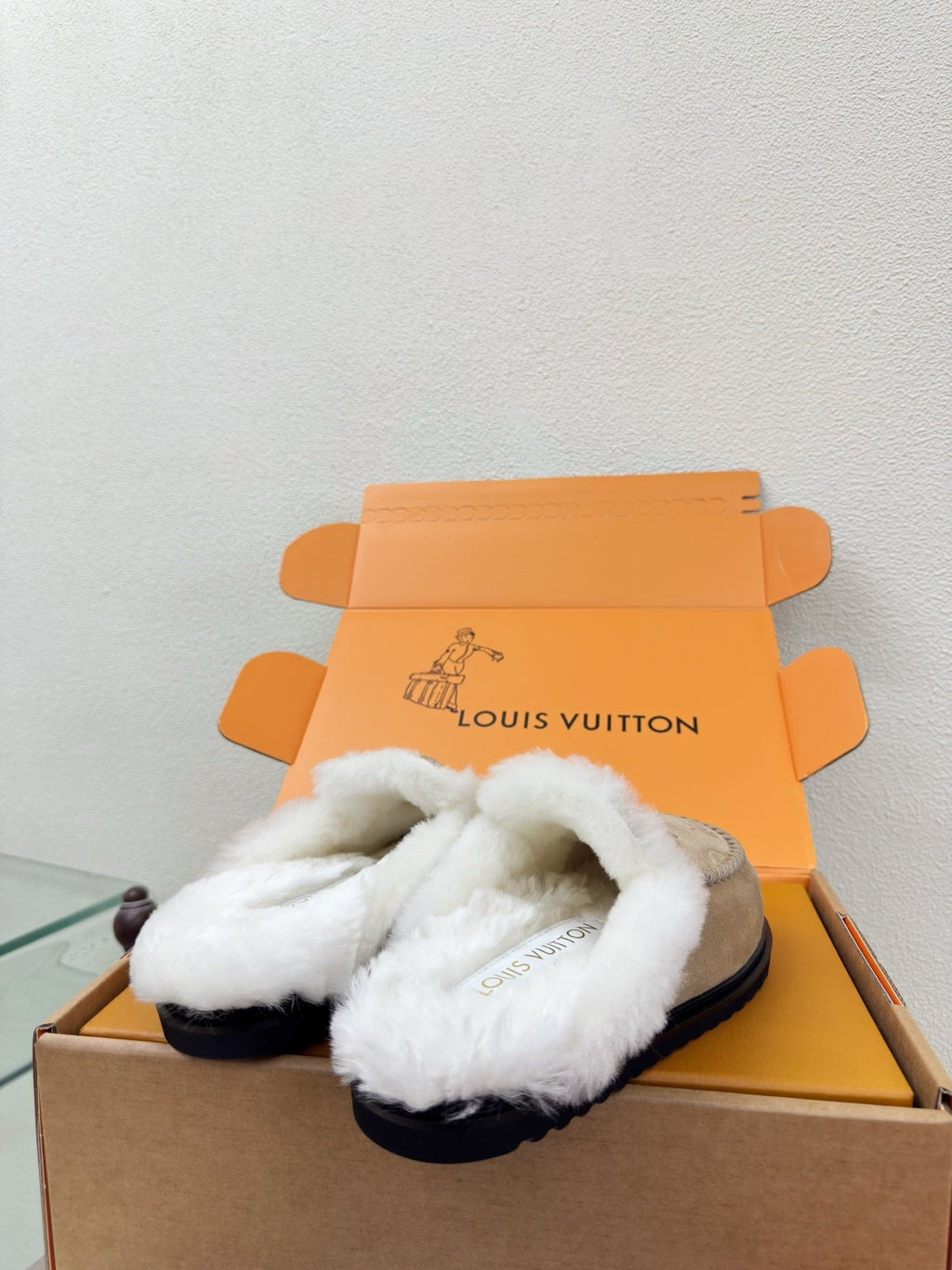 LV Lamb Wool Slippper Beige Suede 566888