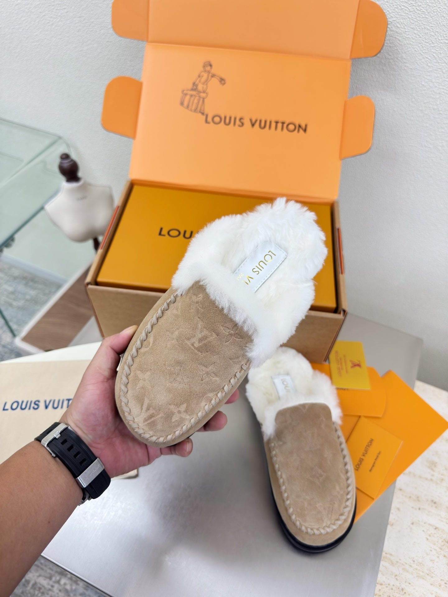 LV Lamb Wool Slippper Beige Suede 566888