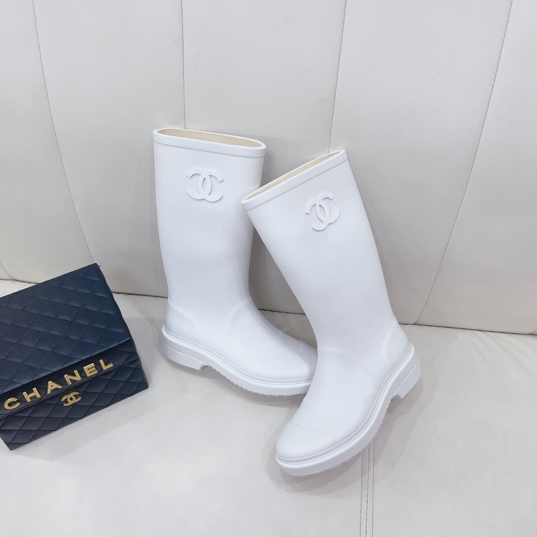 Chanel 26   Rain Boots White Sheepskin 476068
