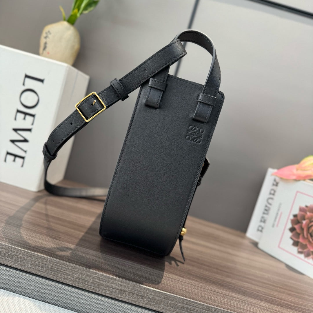 Loewe Hammock 21 Handbag in Black Calfskin 274143