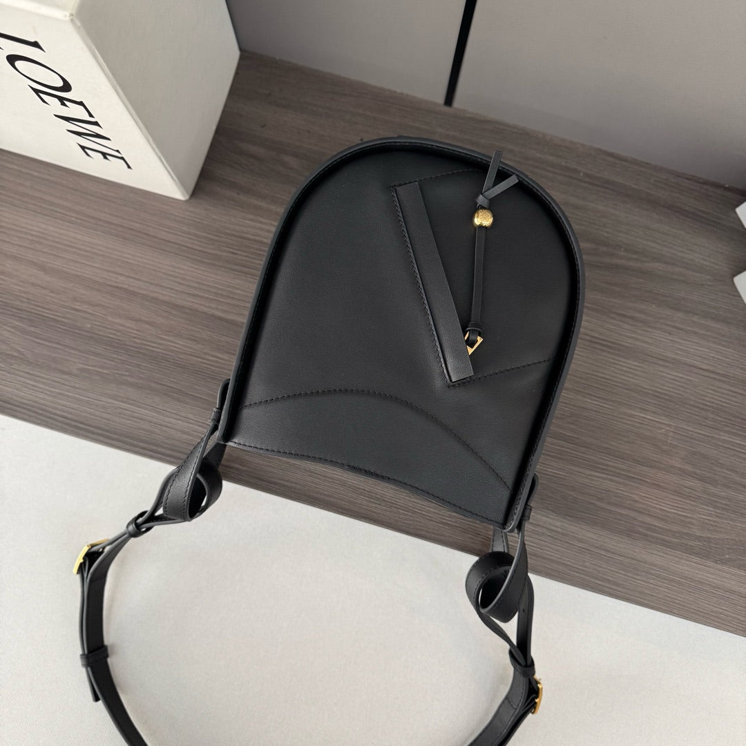 Loewe Hammock 21 Handbag in Black Calfskin 274143