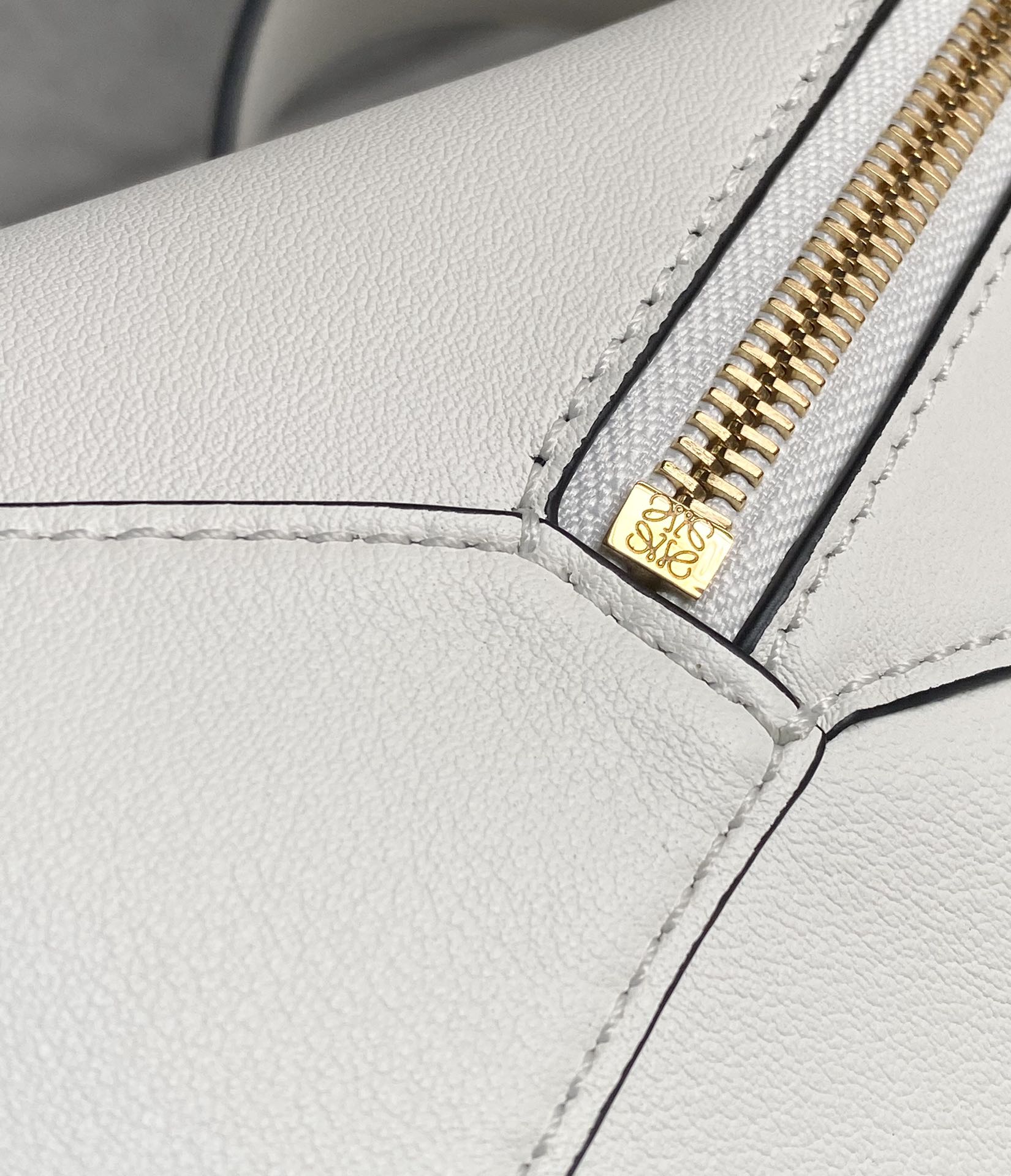 LOE Puzzle Hobo 29cm in Classic White Calfskin 274282