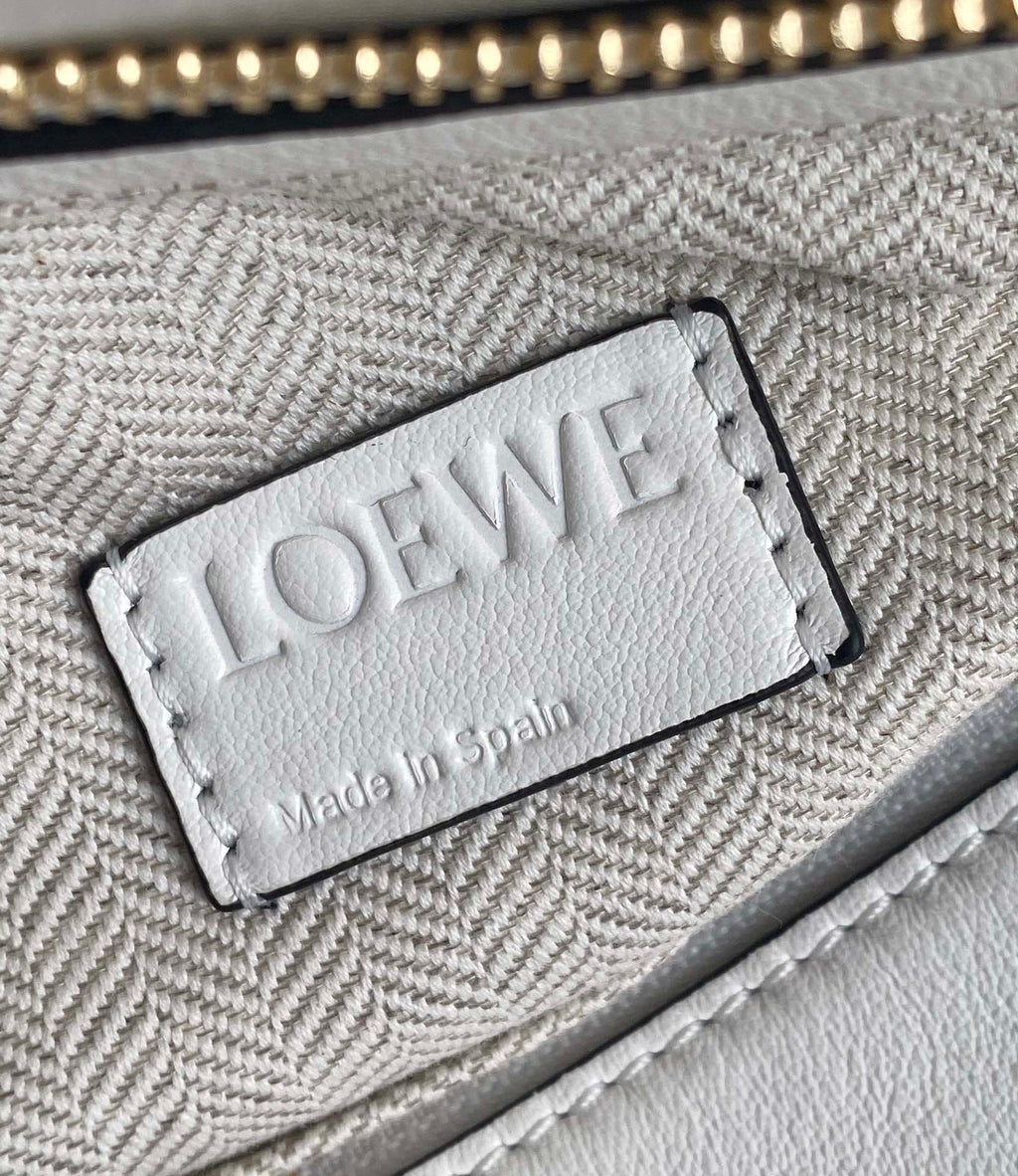 LOE Puzzle Hobo 29cm in Classic White Calfskin 274282
