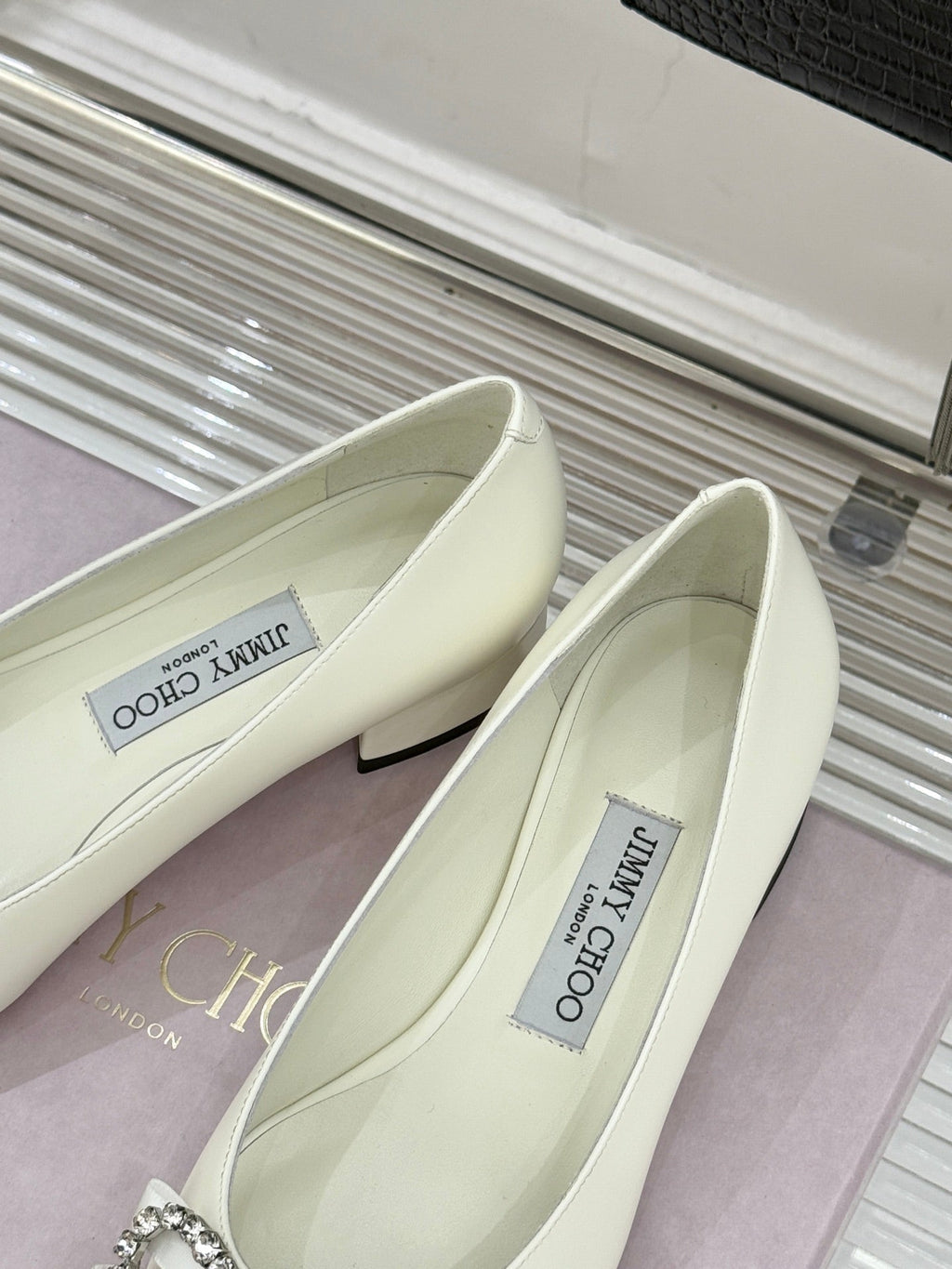 Jimmy Choo 26WF Pointed Toe Rhinestone Bow Chunky Heel White  Sheepskin 573542