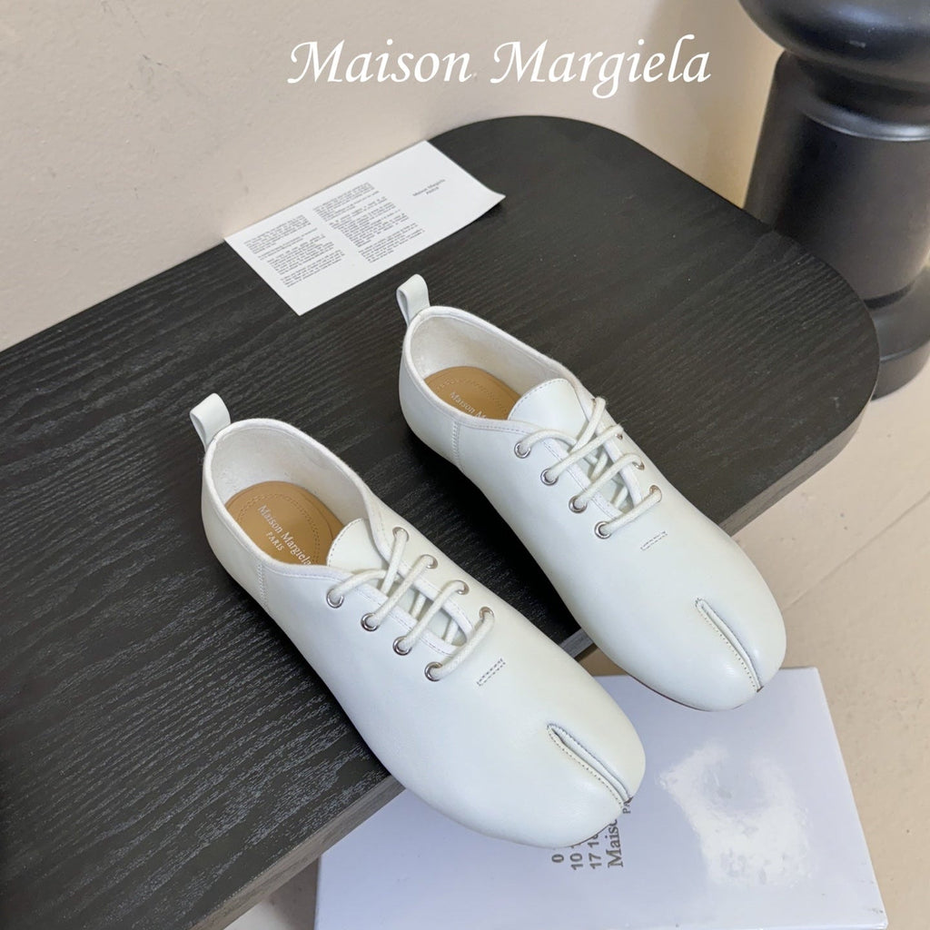 Maison Margiela Split-Toe White Mary Jane Flat in Sheepskin 580460